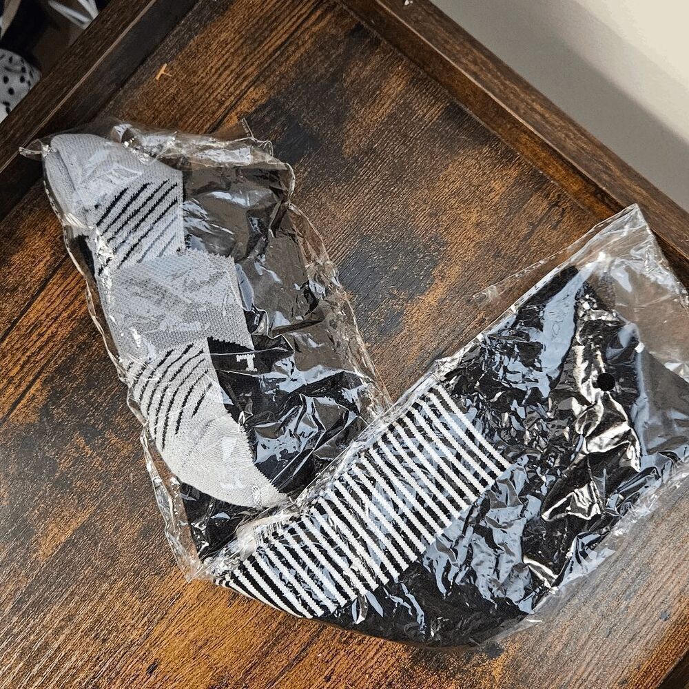 Unbranded Compression High Rise Striped Socks NWT  Size Large